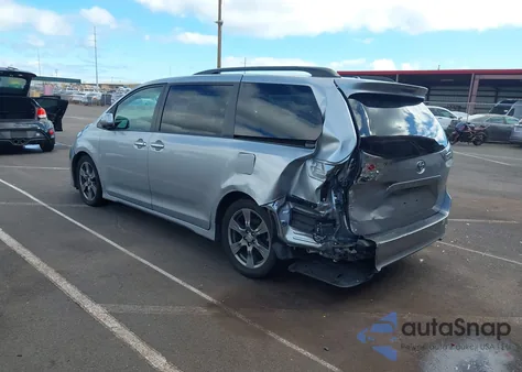 2017 Toyota Sienna Se Premium 8 Passenger z USA, uszkodzony, nr VIN 5TDXZ3DCXHS898965